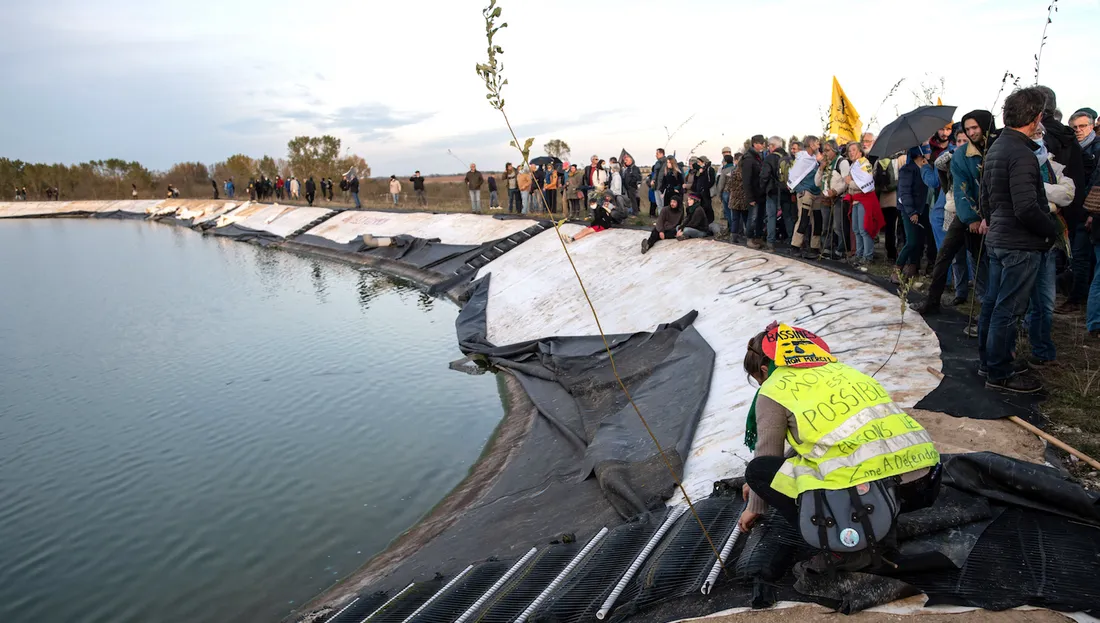 Les méga-bassines sont source de tensions entre agriculteurs et opposants au projet.